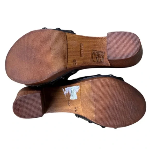 Ariat Women's Unbridled Lennon Platform
Sandal Black Leather Size: 38 (7.5) - Picture 10 of 14